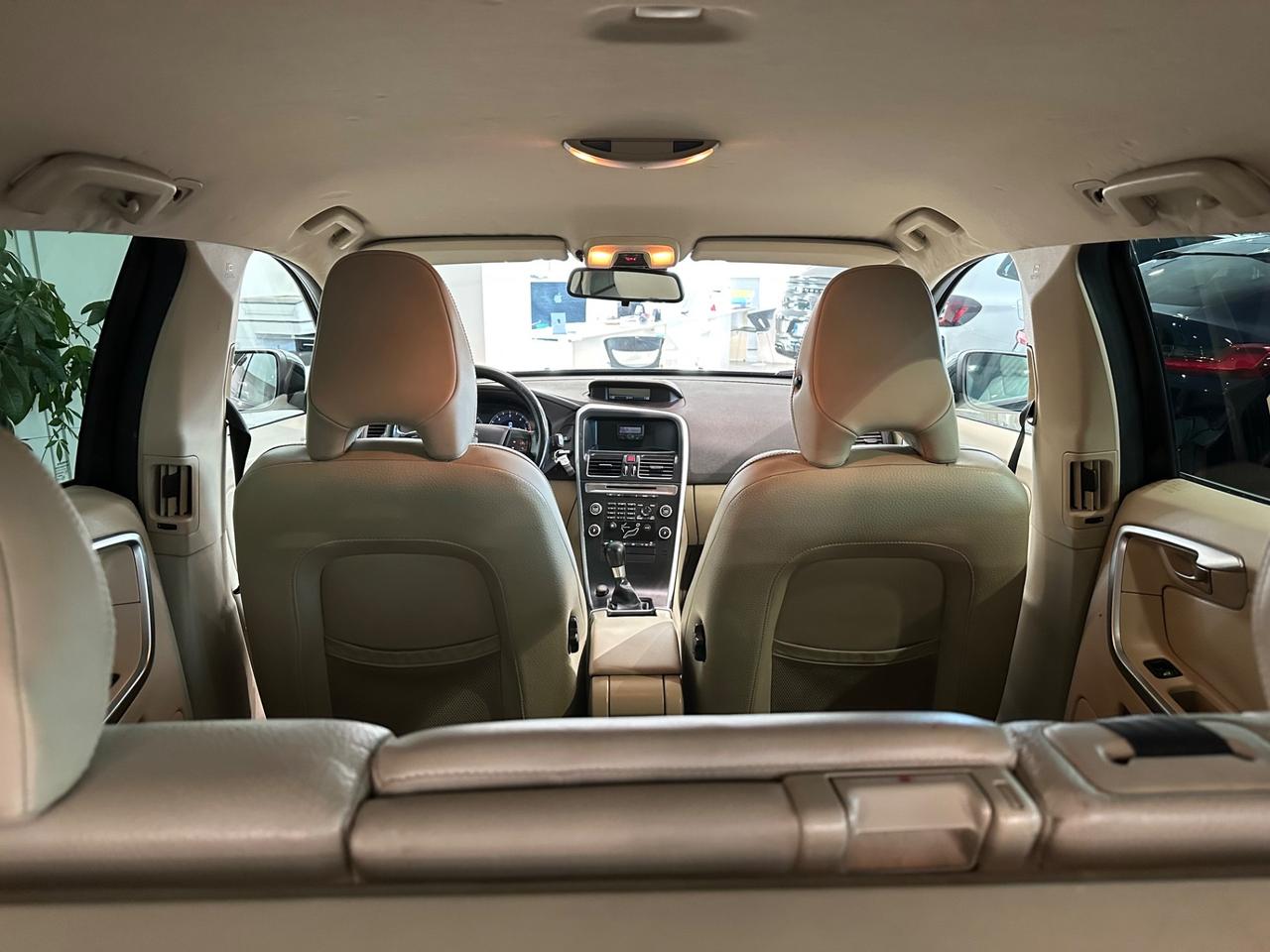 Volvo XC 60 2.4 D 175 CV FWD Geartronic Momentum