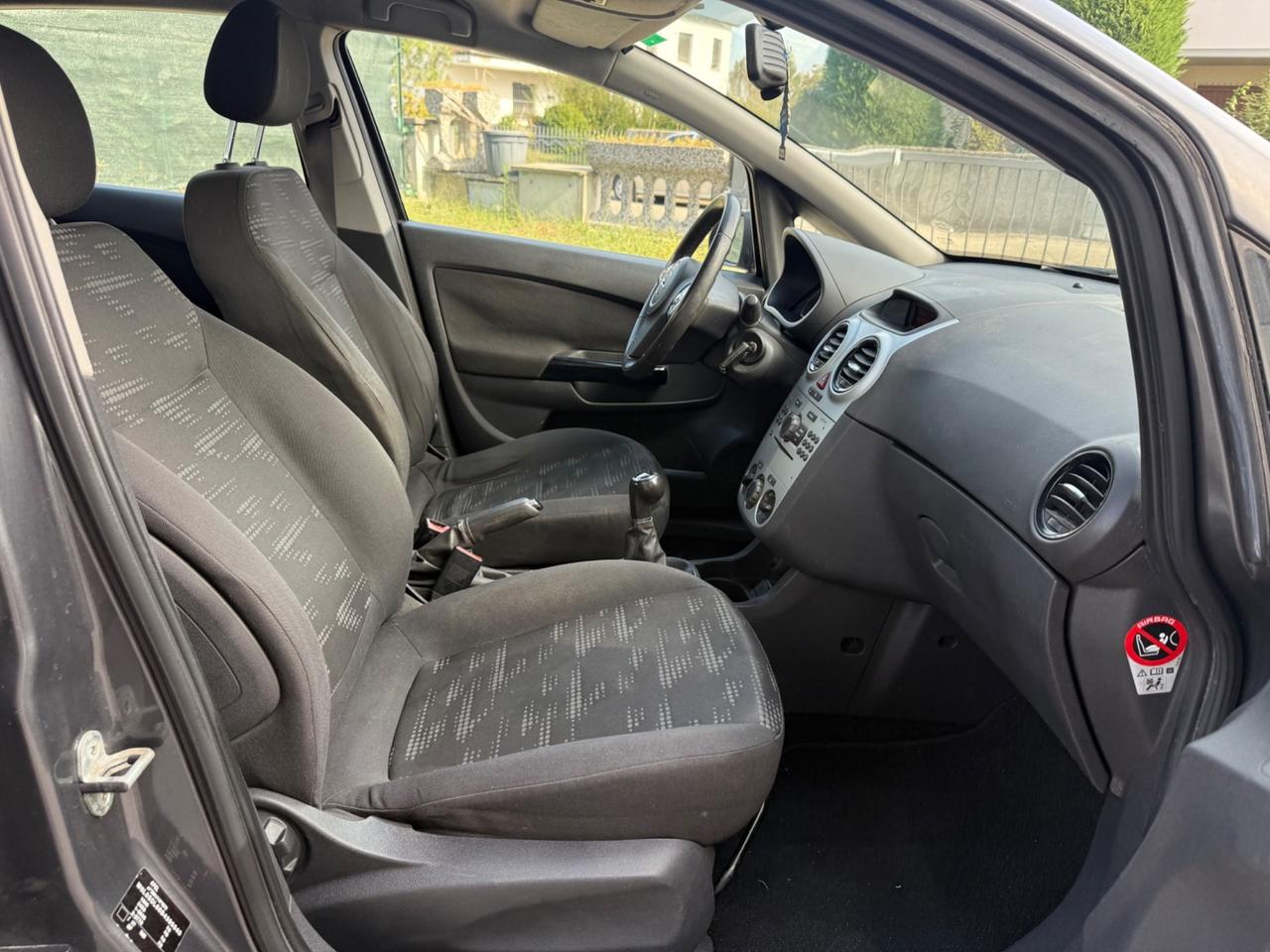 Opel Corsa 1.2 BENZINA POCHI KM 2011 NEOPATENTATI
