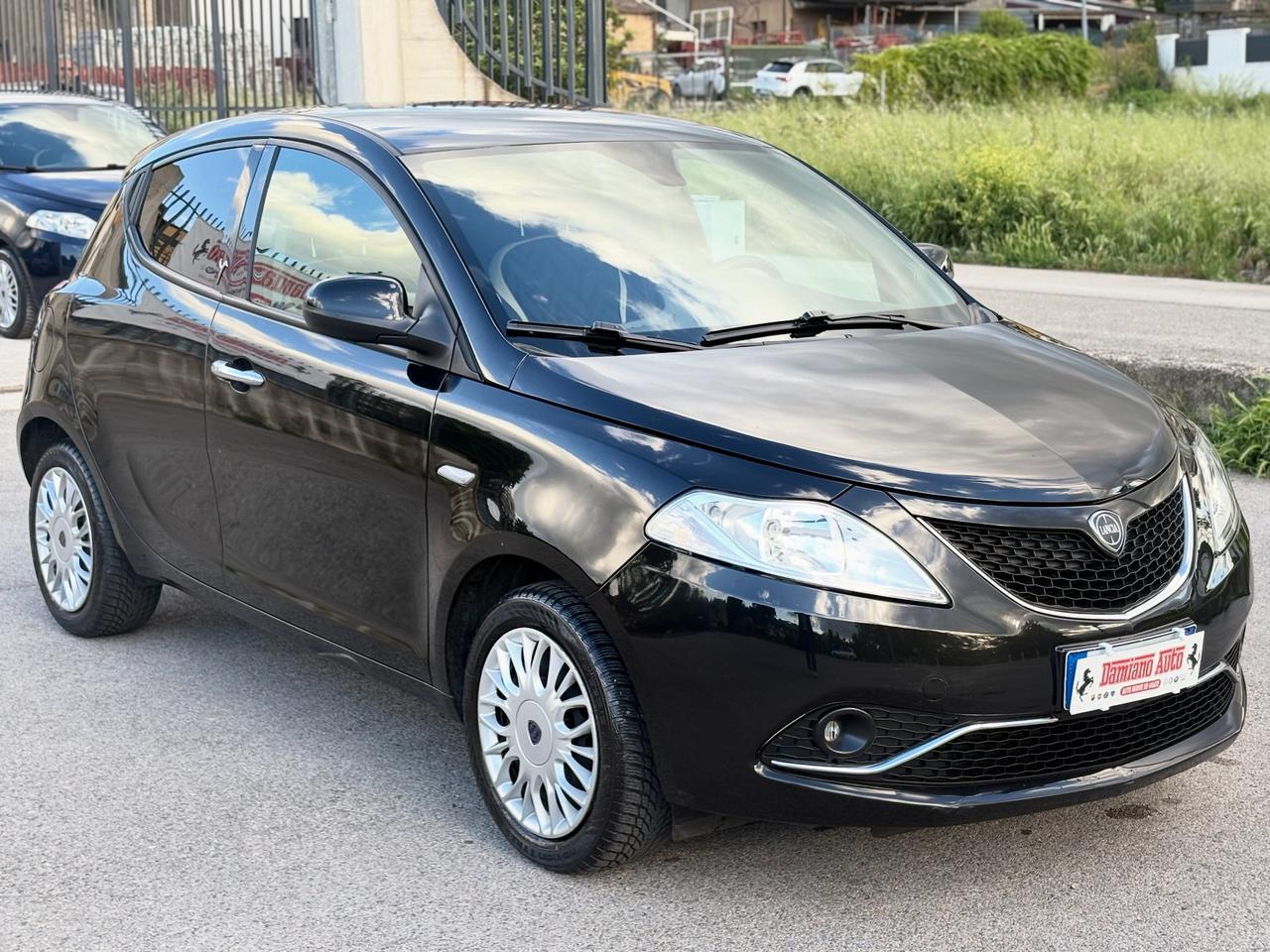 Lancia Ypsilon 1.2 69 CV 5P Gold UCONNECT Blue&Me