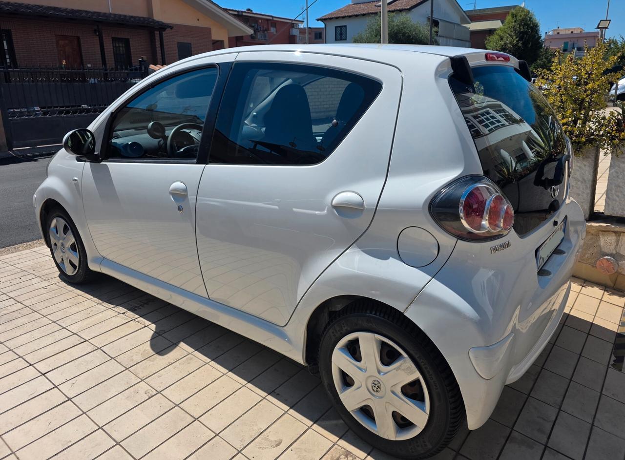 Toyota Aygo 1.0 12V VVT-i 5 porte Sol Connect MMT