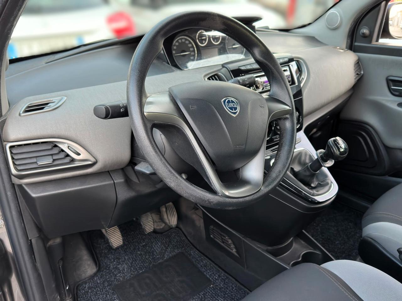 Lancia Ypsilon 1.2 69 CV Unyca