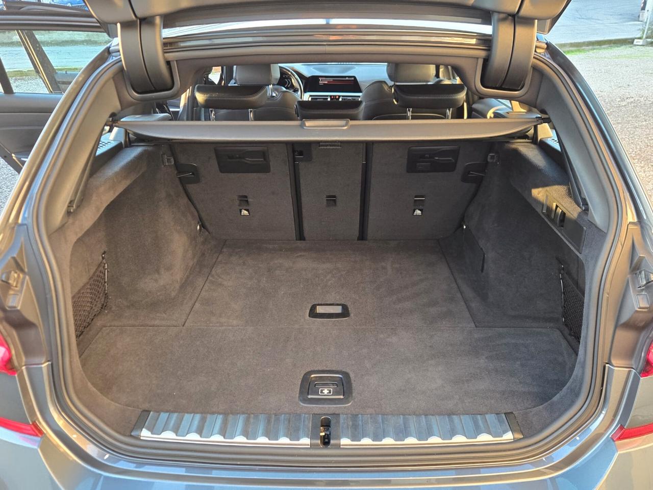 BMW 318D TOURING MSPORT INTERNO ED ESTERNO