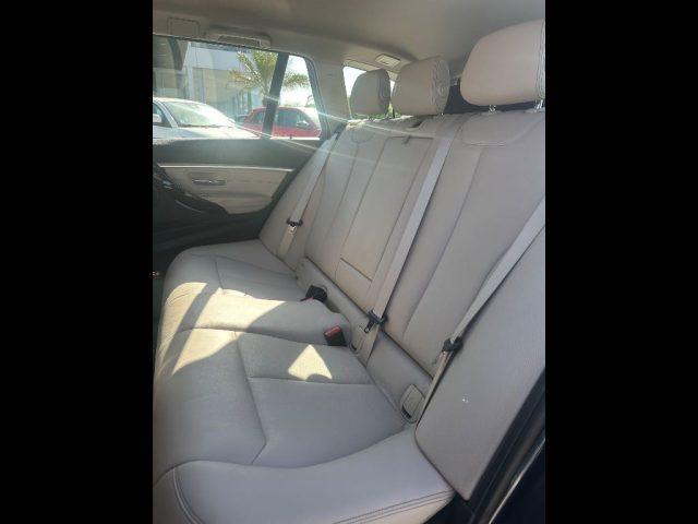 BMW 318 Serie 3 (F30/31) - d Touring Luxury