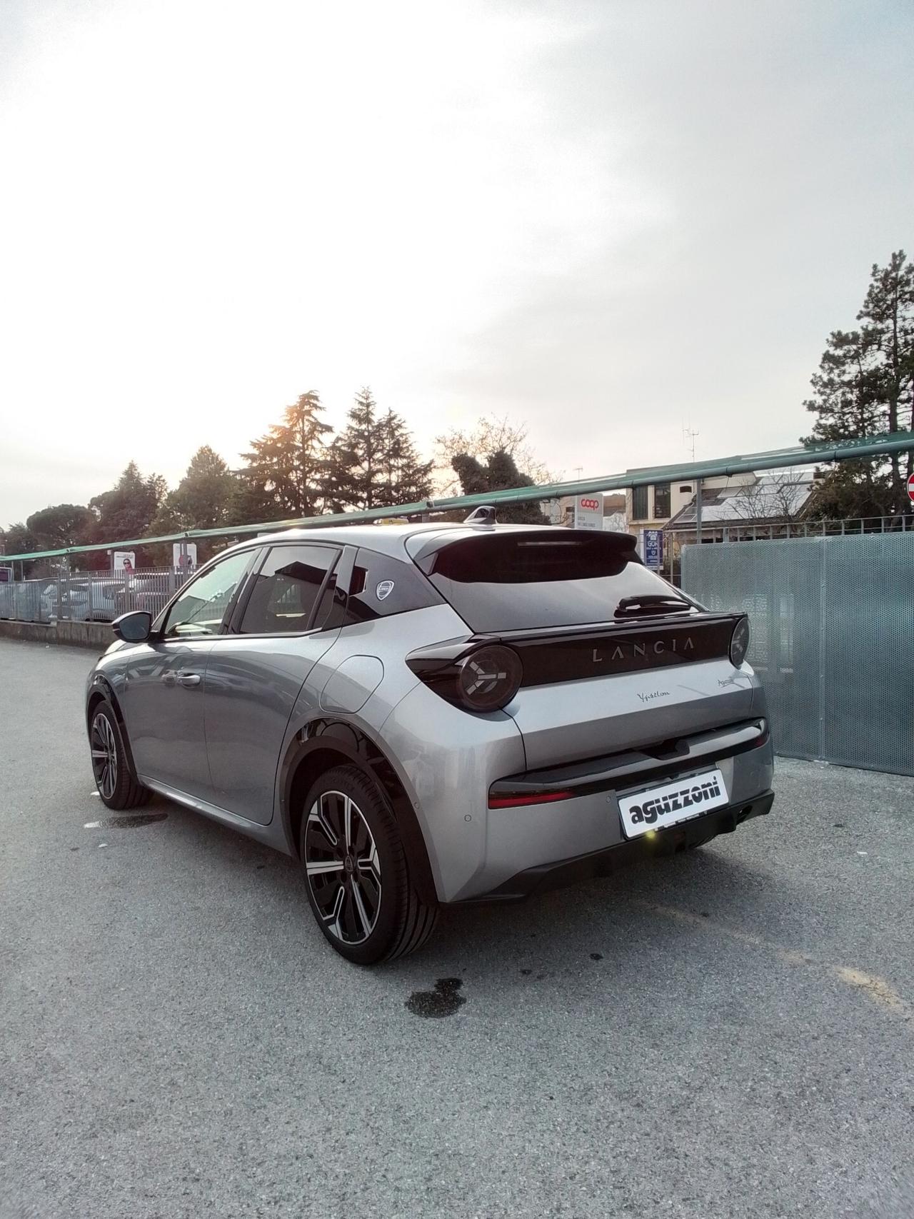 Lancia Ypsilon Hybrid e-DCT LX