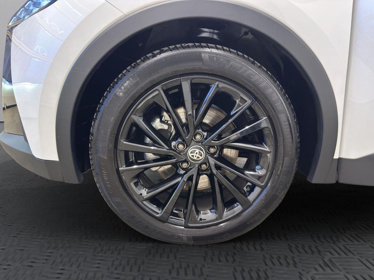 Toyota C-HR 2.0 phev Lounge fwd e-cvt