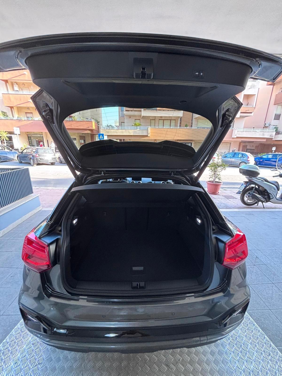 Audi Q2 35 TDI quattro S tronic Identity Black