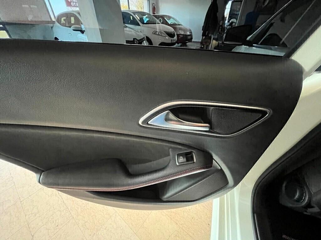 MERCEDES-A 180d Premium