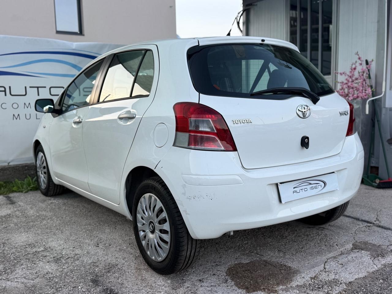 Toyota Yaris 1.3 5 porte SOLO 98.000 KM NEOPATENTATI OK