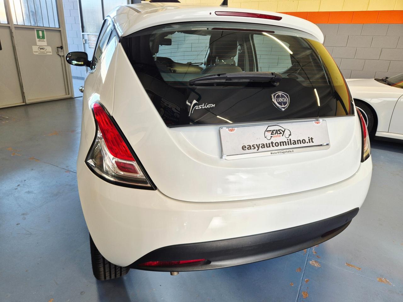 Lancia Ypsilon 1.2 69 CV 5 porte SILVER