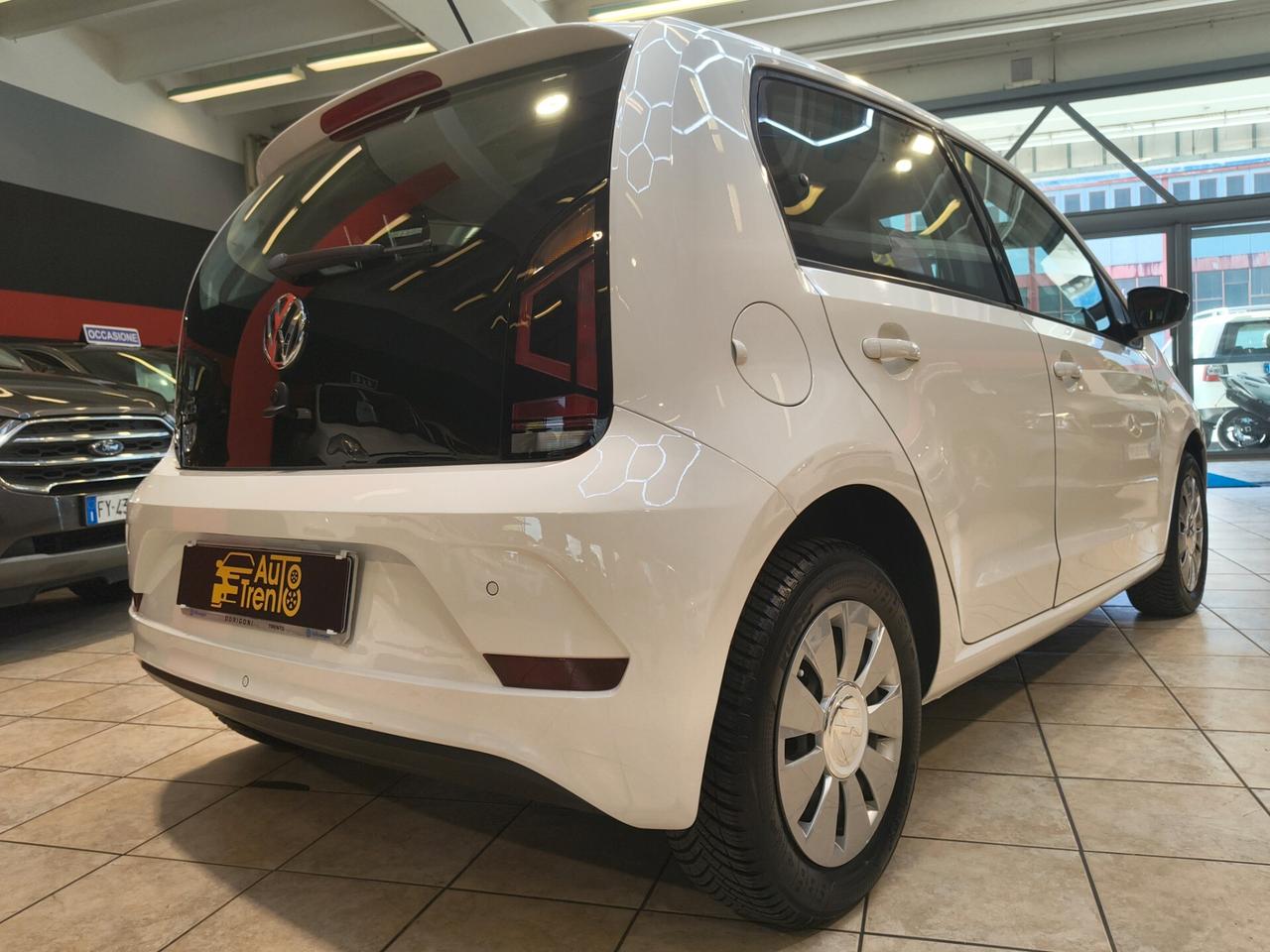 Volkswagen up! 1.0 5p. take solo 19.000 km
