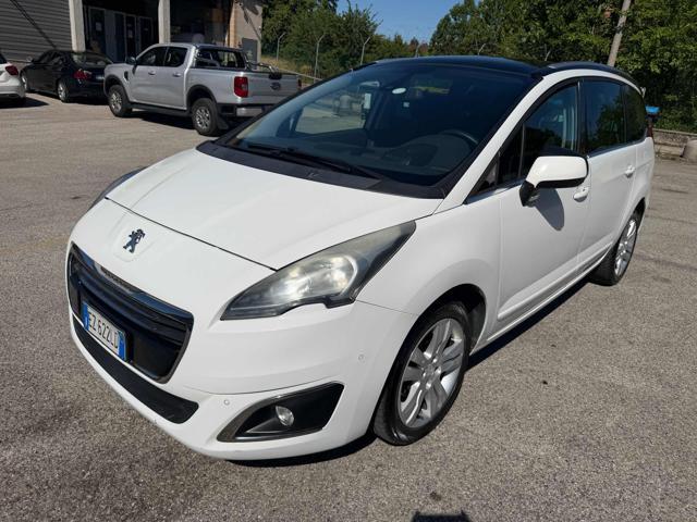 PEUGEOT 5008 1.6 HDi 115CV Allure senza nessun lavoro da fare