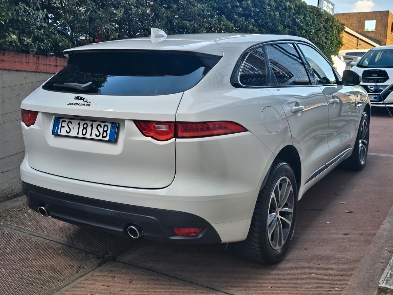 Jaguar F-Pace 3.0 D V6 300 CV AWD aut. R-Sport