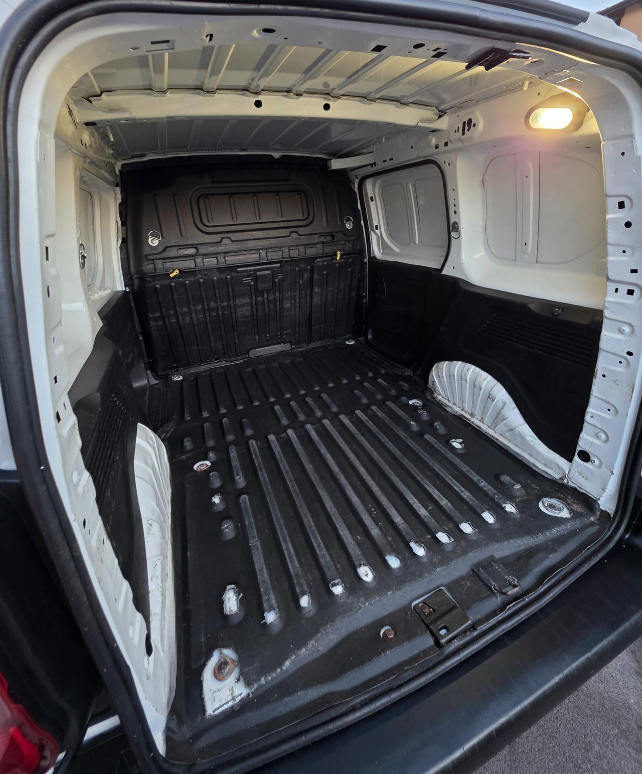 Peugeot Partner BlueHDi 100 S&S PC Furgone Pro