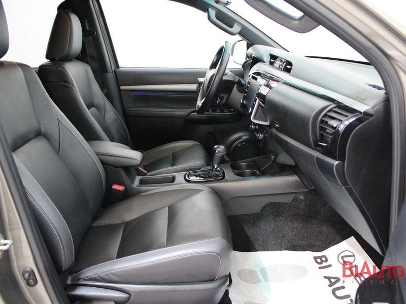Toyota Hilux 2.8 D A/T 4WD 4 porte Double Cab Invincible