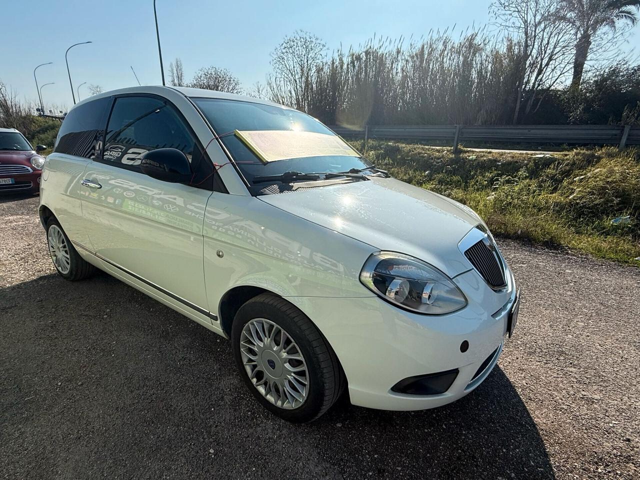 Lancia Ypsilon 1.3 MJT 75 CV Unyca