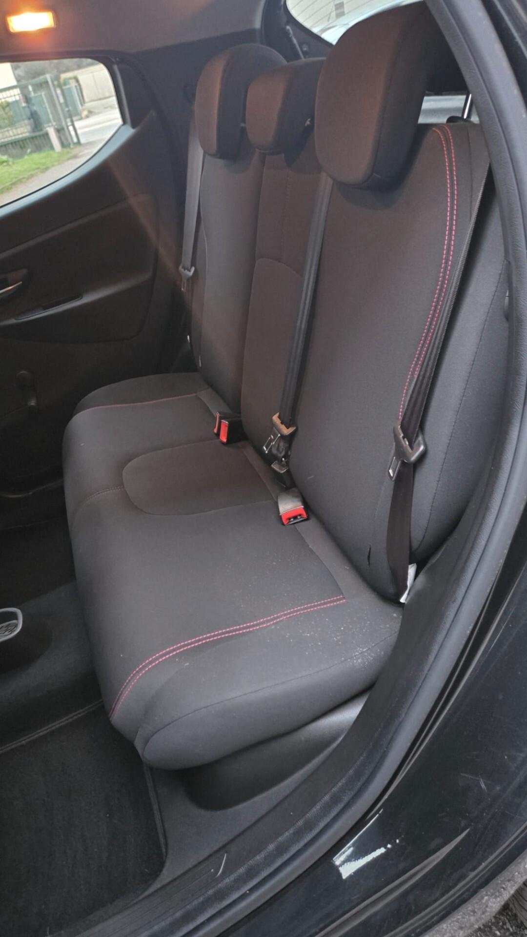 Lancia Ypsilon 1.2 69 CV 5 porte S&S Platinum