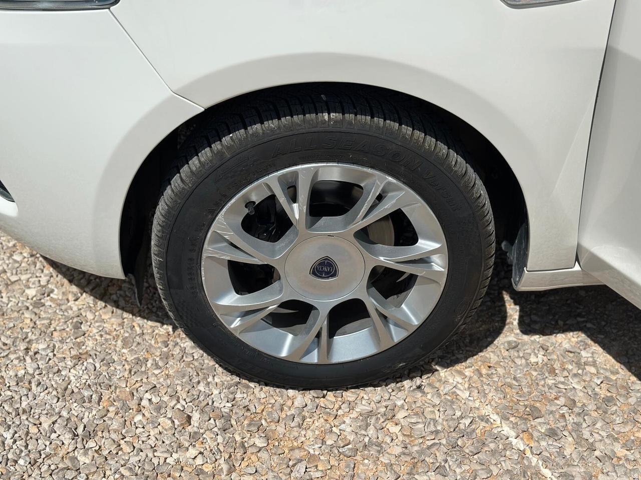 Lancia Ypsilon 1.2 69CV 5 porte Gold