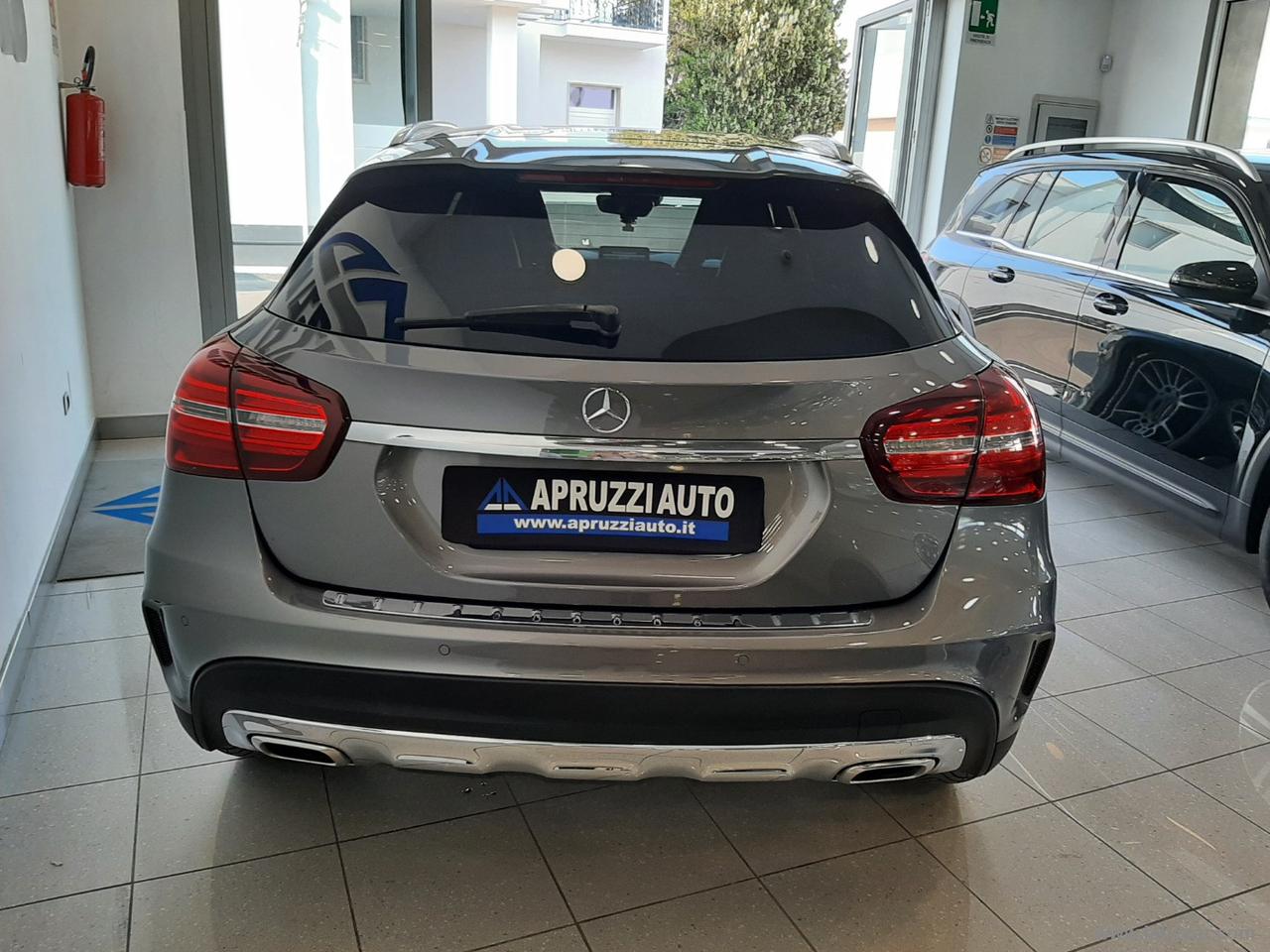 MERCEDES-BENZ GLA 200 d Automatic Premium