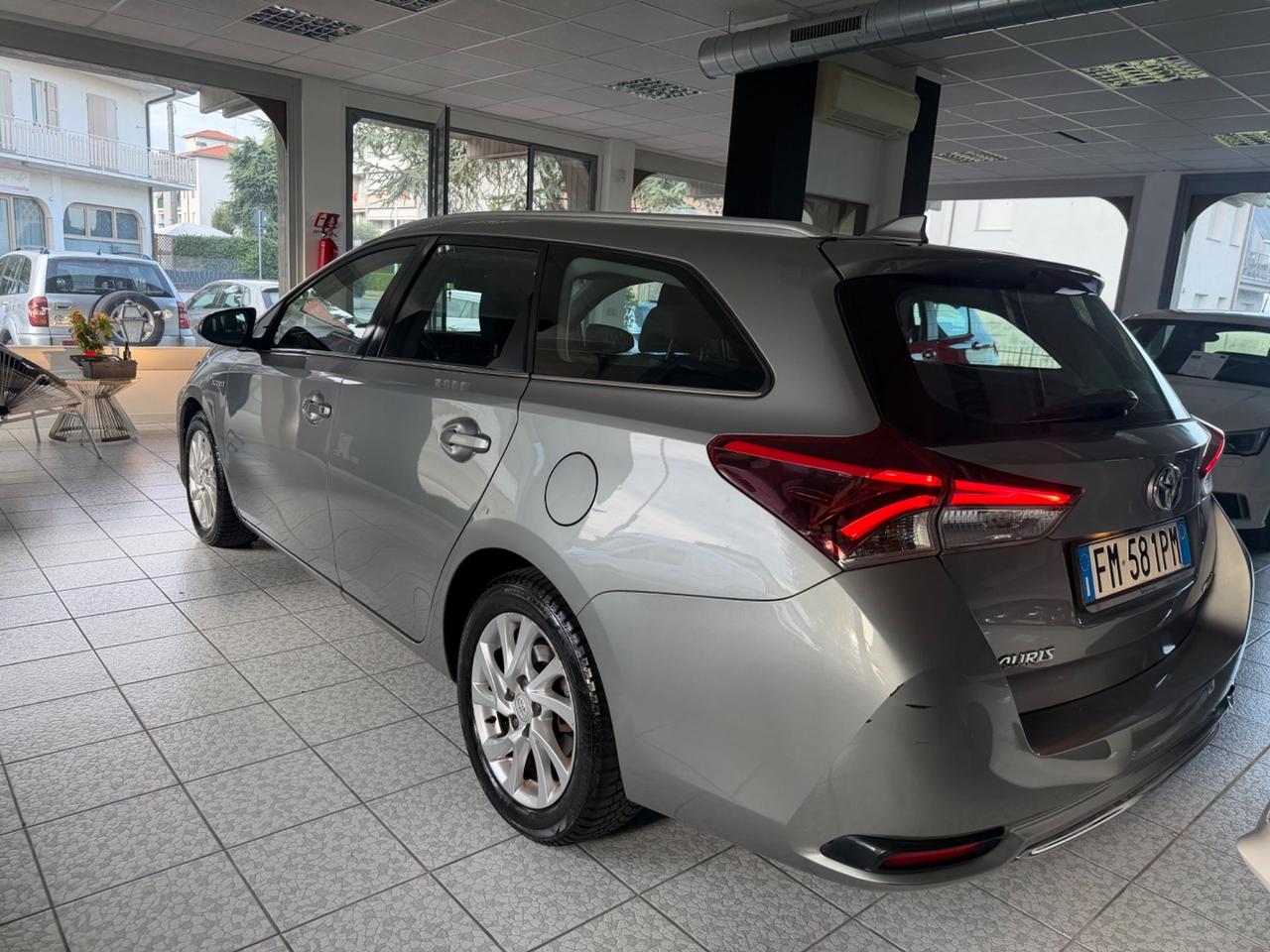 Toyota Auris Touring Sports 1.8 Hybrid Business