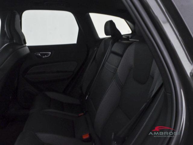 VOLVO XC60 B4 (d) AWD Geartronic R-design