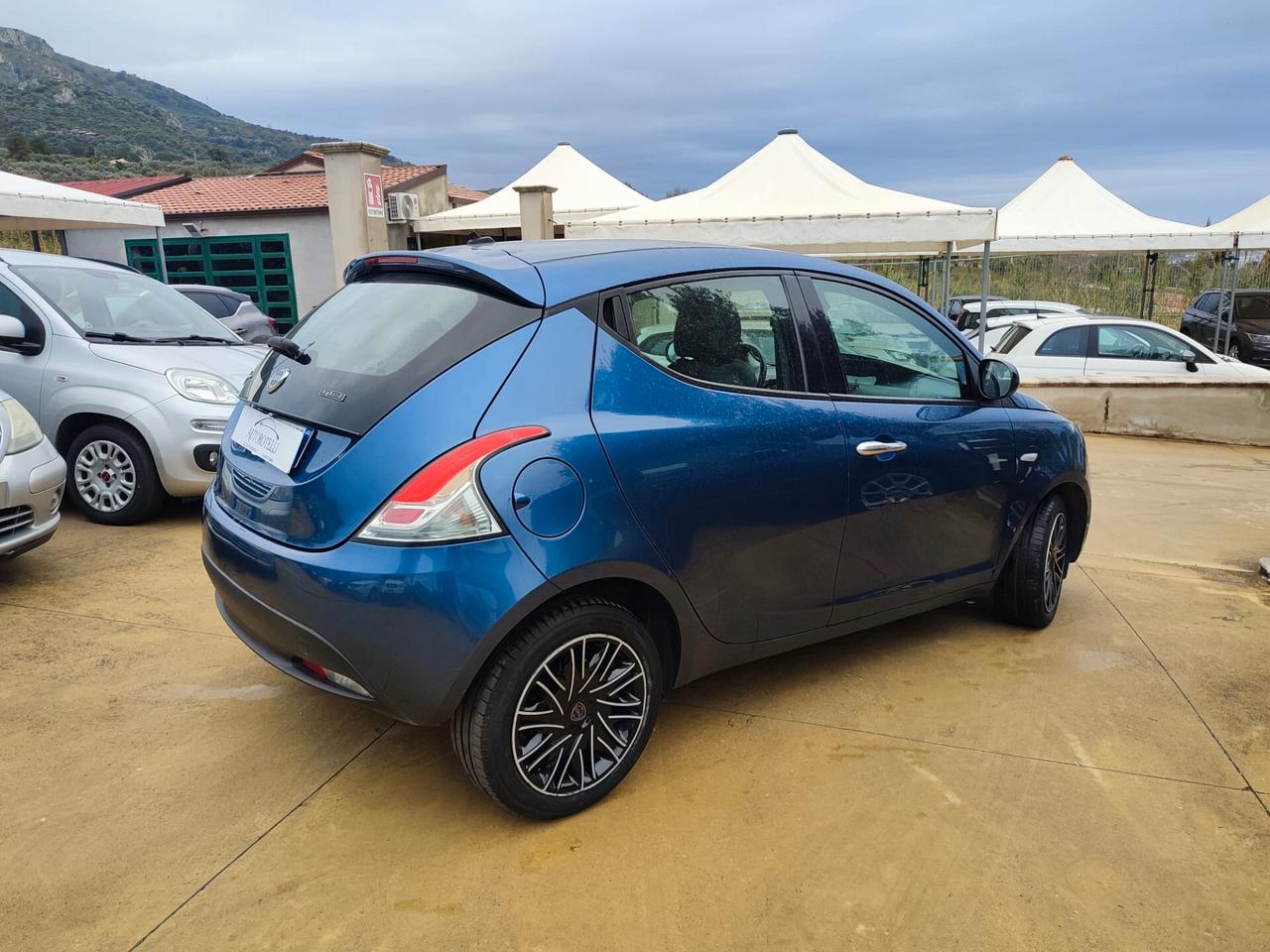 Lancia Ypsilon 1.0 FireFly 5 porte S&S Hybrid Gold