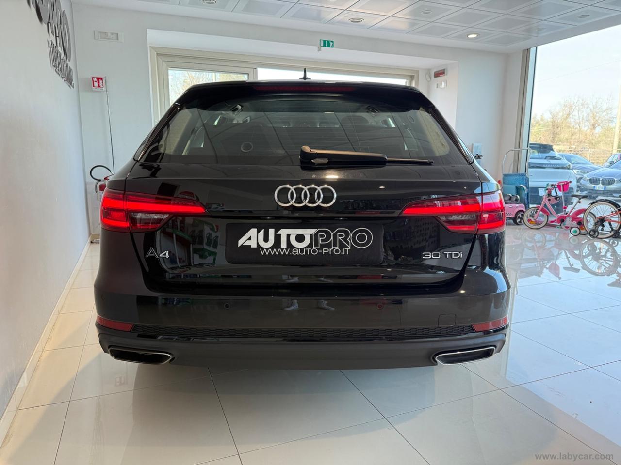 AUDI A4 Avant 30 TDI S tronic Business Sport