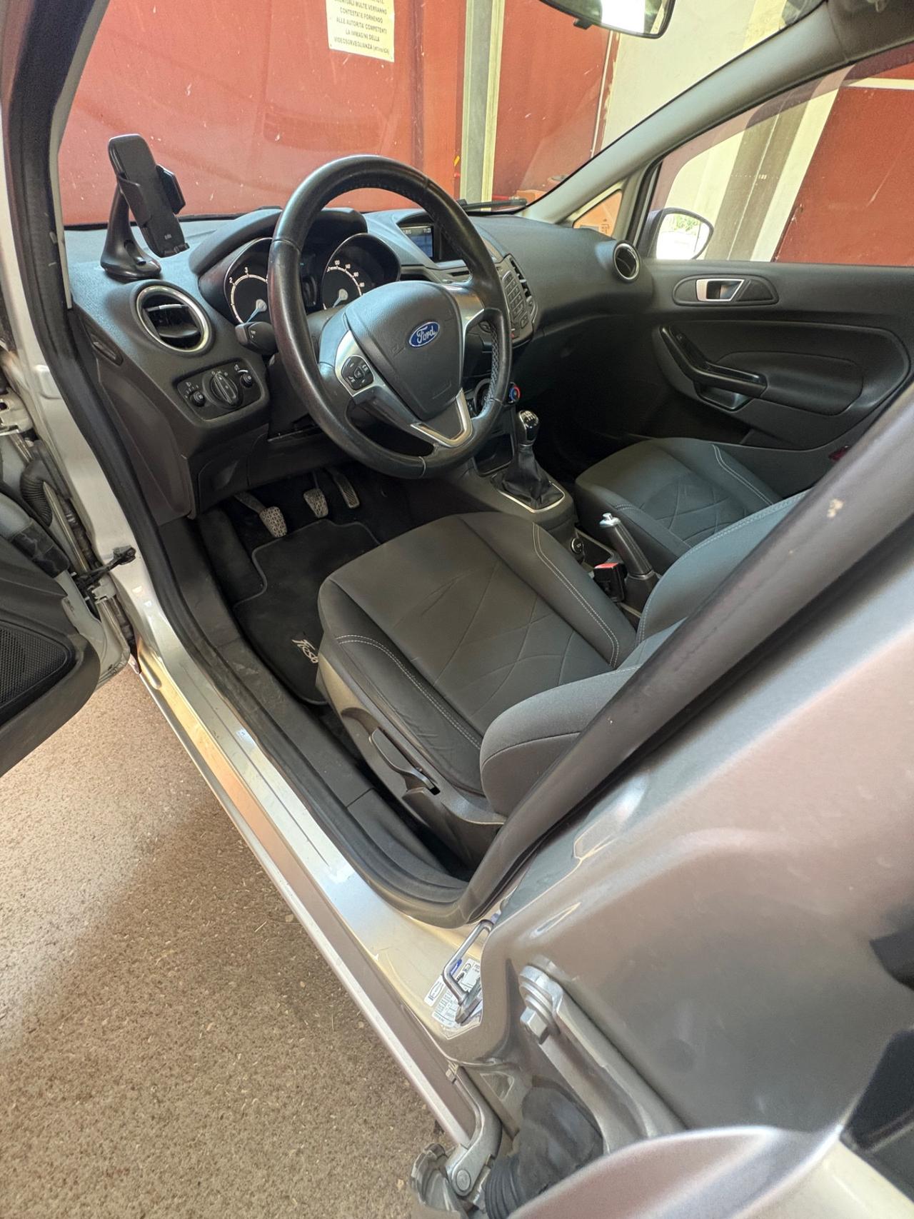 Ford Fiesta 1.5 TDCi 75CV 5 porte Black & White Edition