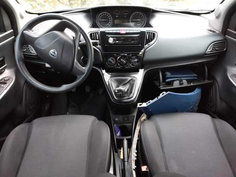Lancia Ypsilon 0.9 TwinAir 85 CV 5 porte Metano Ecochic