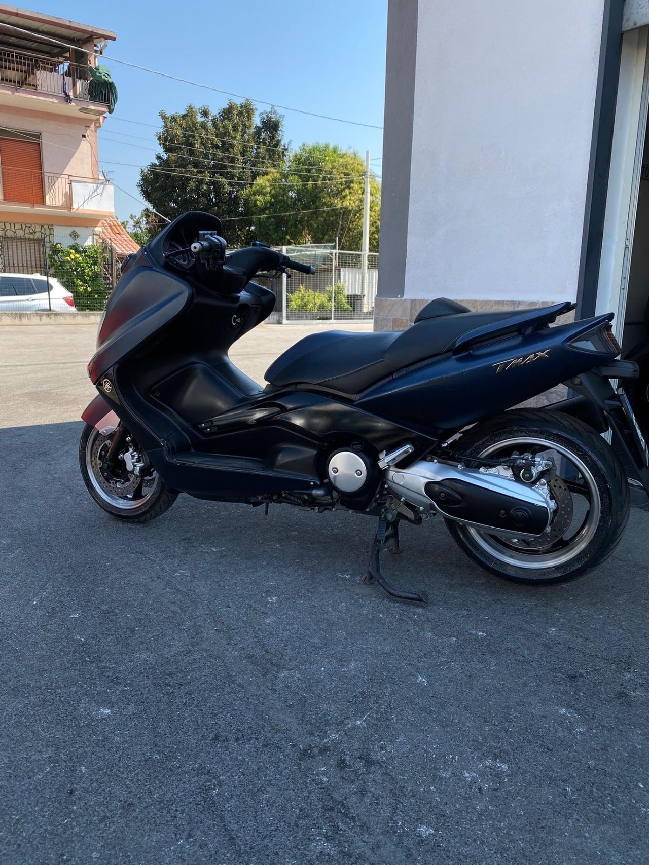 T max black max