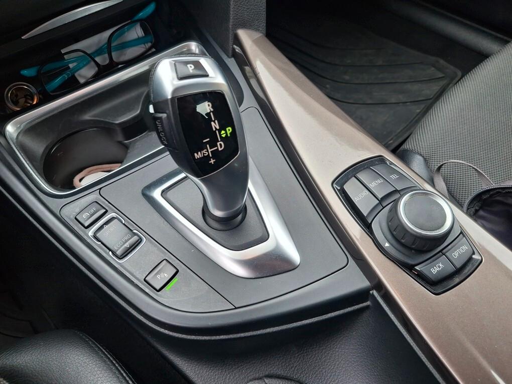 Bmw 318d "Modern" Automatica 2014