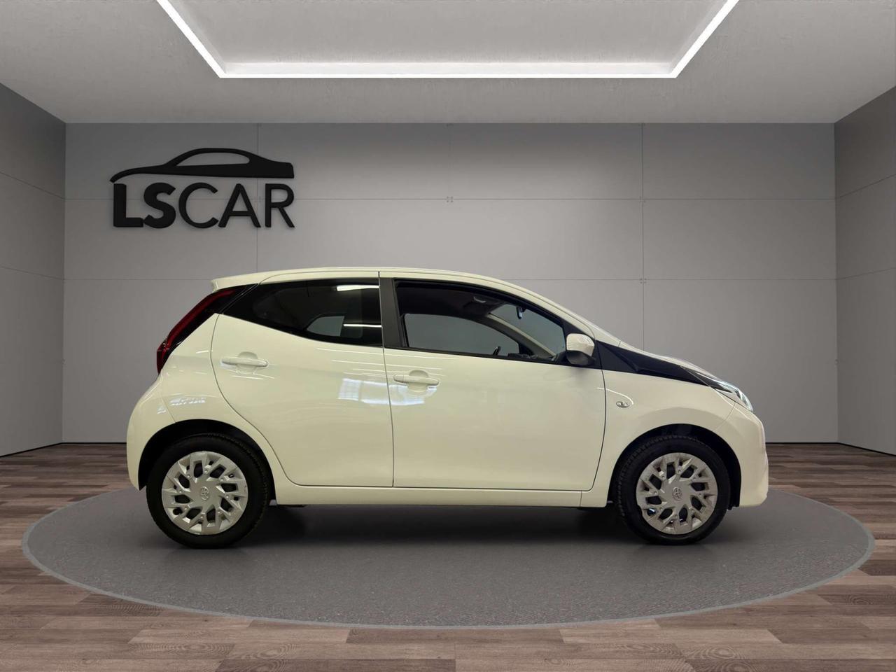 Toyota Aygo Aygo 5p 1.0 x-business 72cv