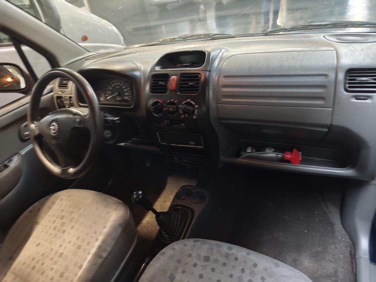 Opel Agila 1.2 16V Comfort