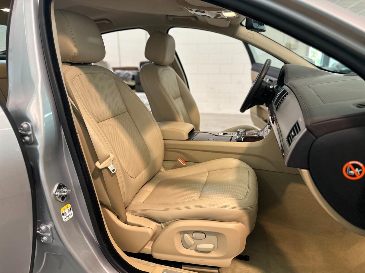 Jaguar XF 4.2 V8 Premium Luxury