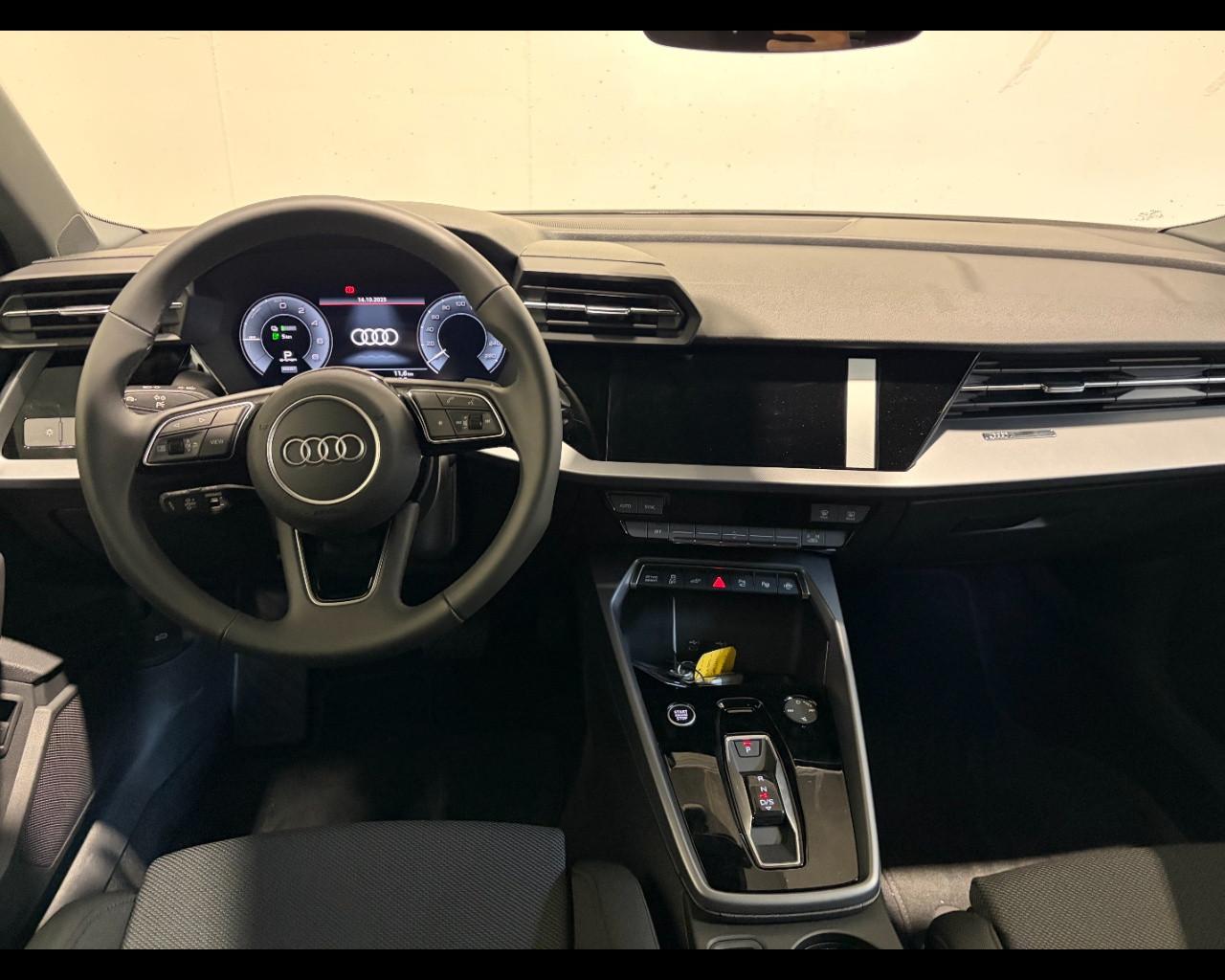 AUDI A3 SPORTBACK 40 TFSIe S-TRONIC BUSINESS ADVANCED