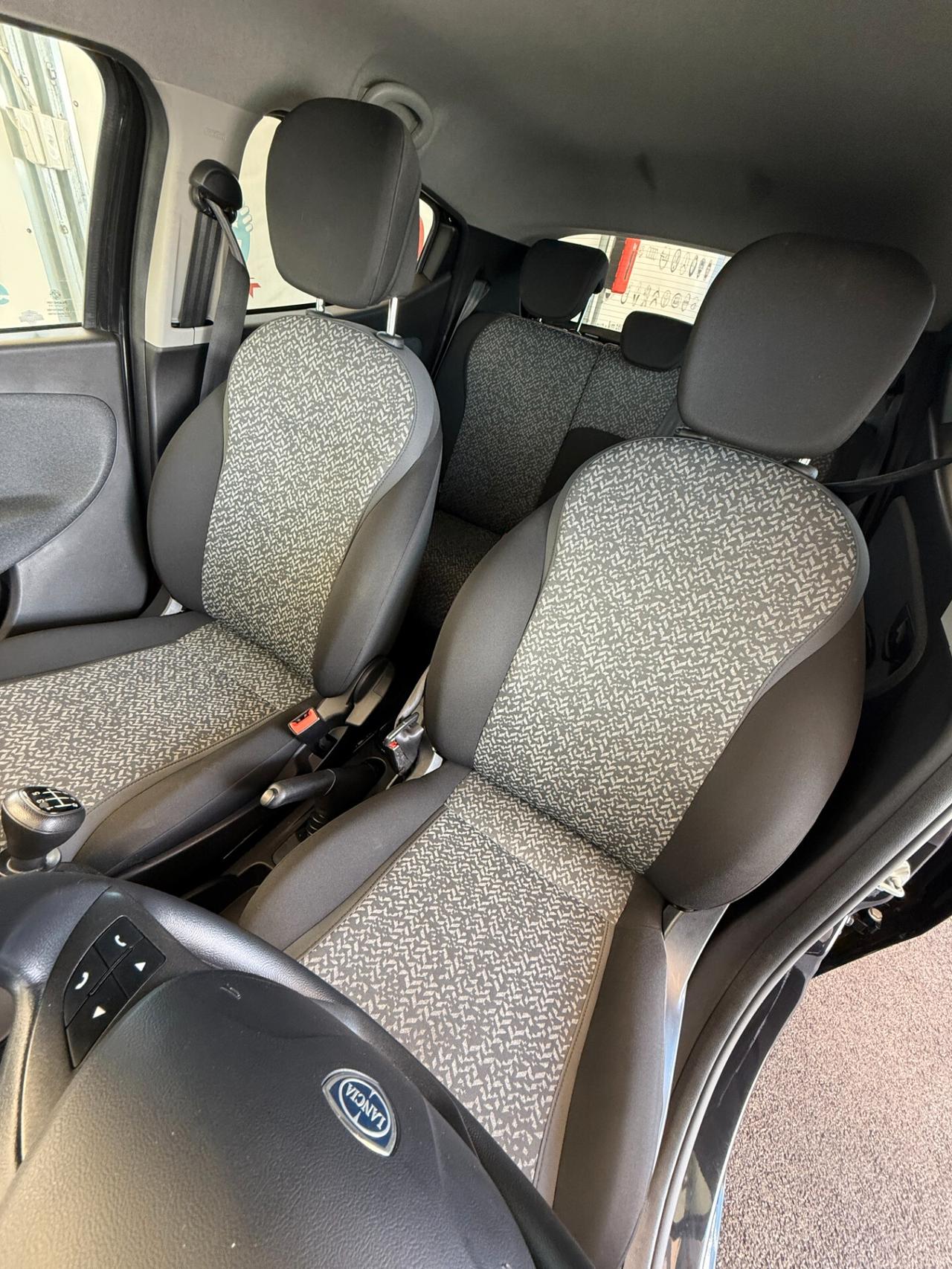 Lancia Ypsilon 1.0 FireFly 5 porte S&S Hybrid Ecochic Silver