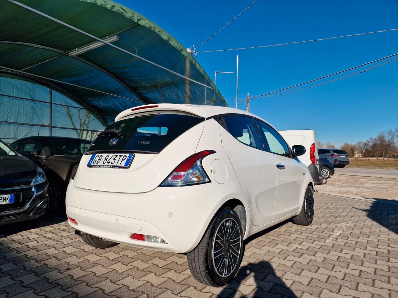 Lancia Ypsilon 1.0 5 porte Hybrid Gold