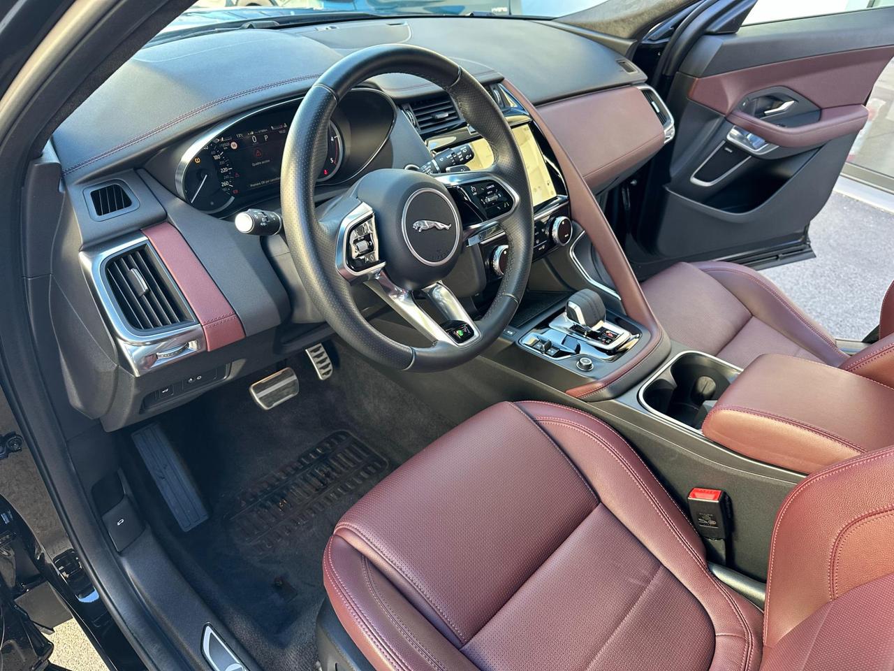 Jaguar E-Pace 2.0d i4 mhev R-Dynamic Black awd 163cv auto