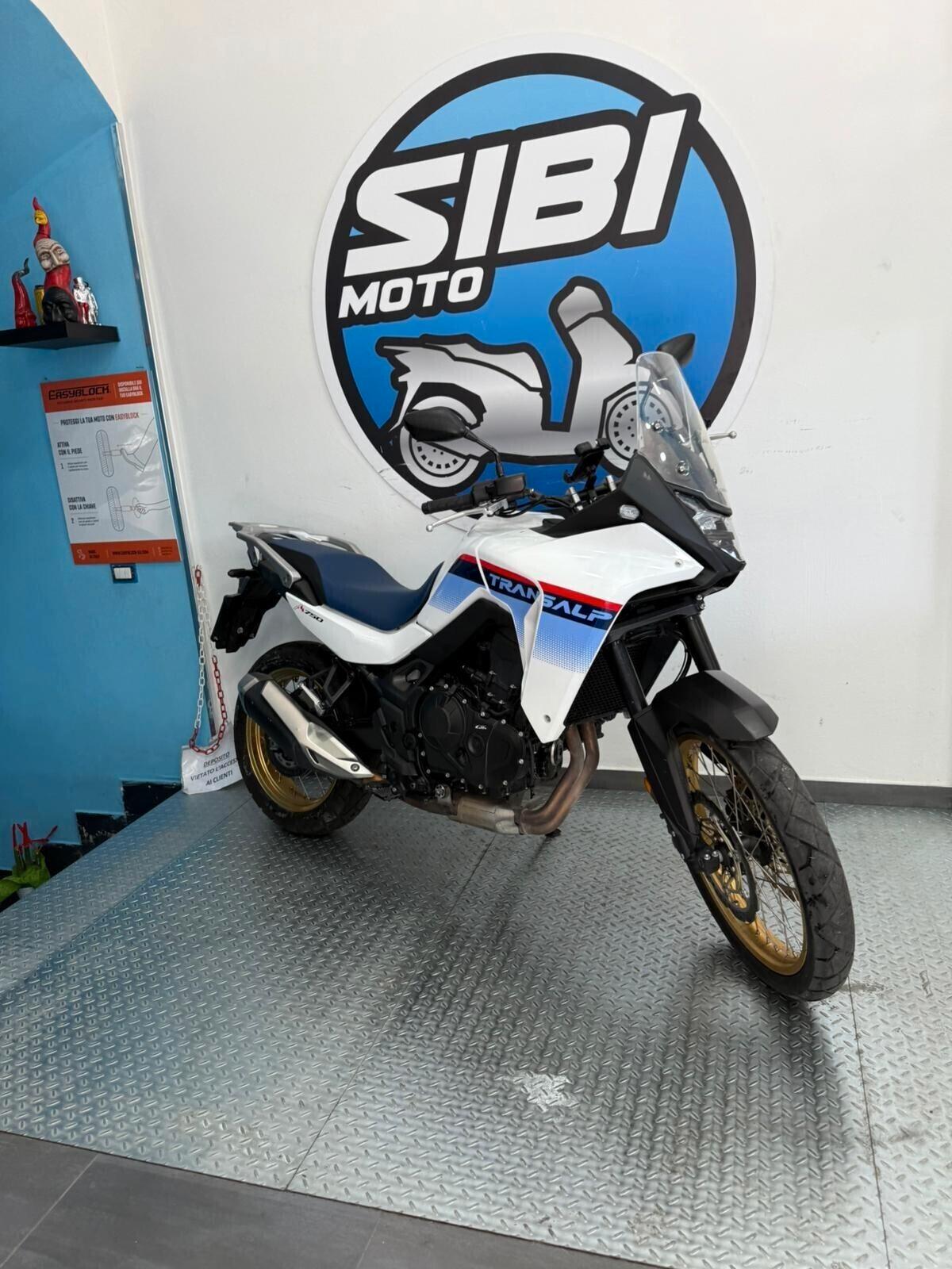 Honda Transalp 700
