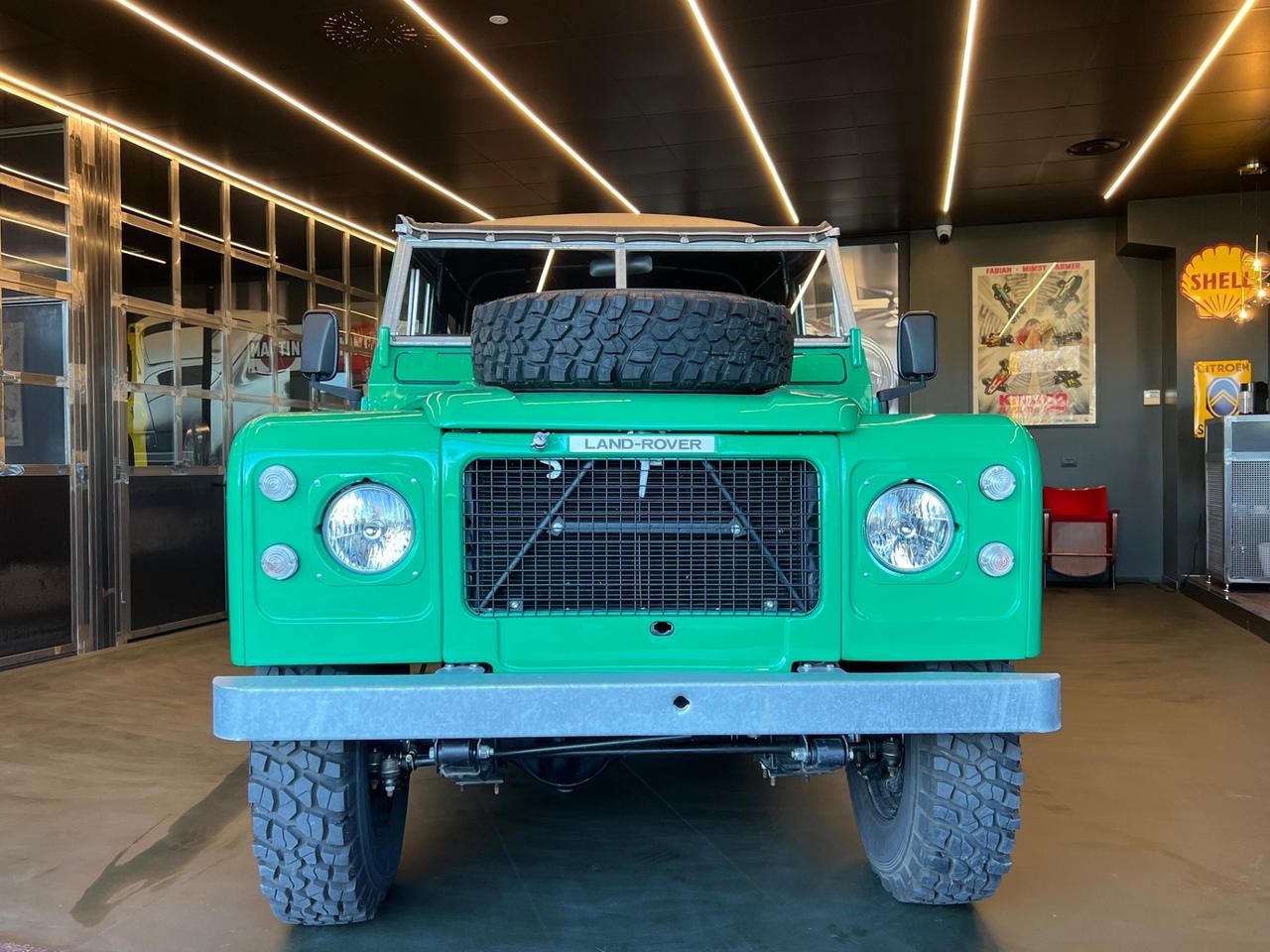 Land Rover Defender Series 109 V8 3