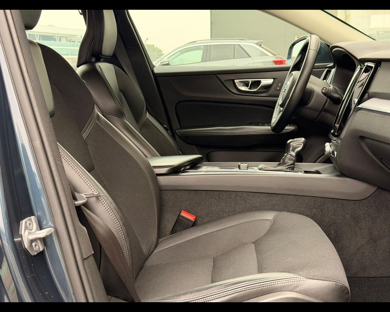 VOLVO V60 2.0 D3 MOMENTUM AUTO