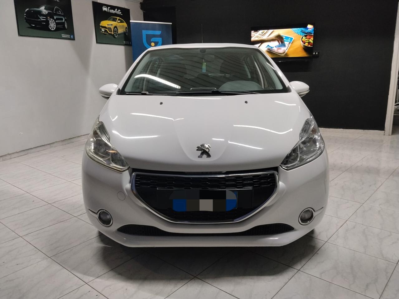 Peugeot 208 1.4 diesel 2014 CON GARANZIA