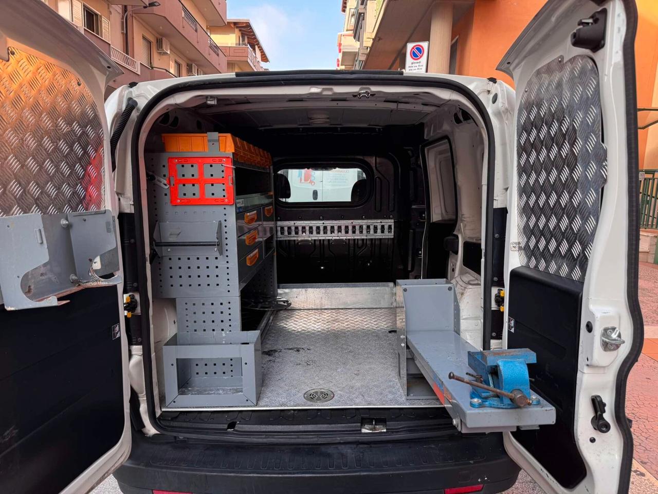 Fiat Doblò 1.6 MJT 105CV PC-TN Cargo Lamierato SX/ATTREZZATURA COMPRESA