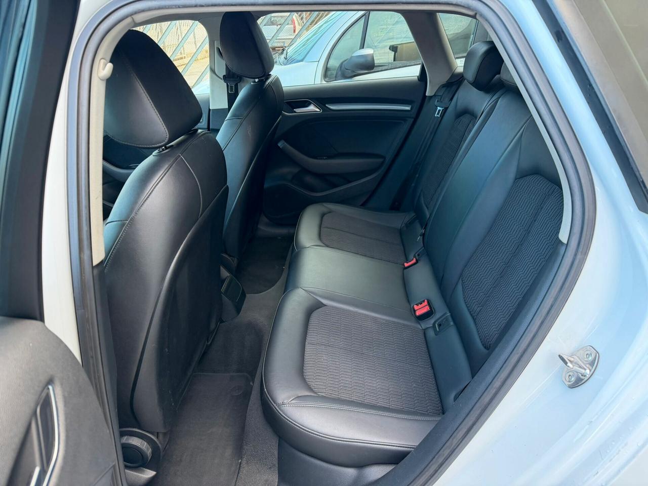 Audi A3 Sedan 1.6 TDI clean diesel S tronic Ambition