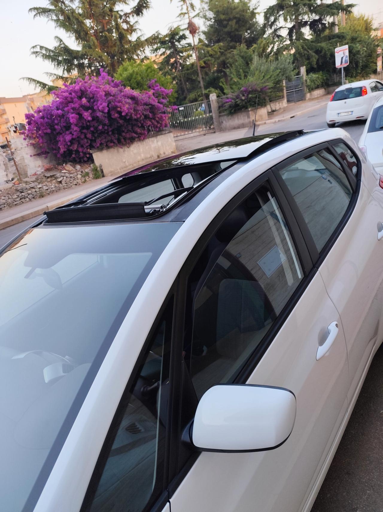Kia Venga 1.4 CRDi 90CV *TETTO APRIBILE*