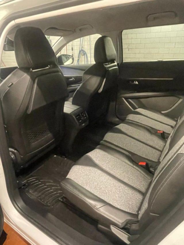 PEUGEOT 5008 BlueHDi 130 S&S Allure