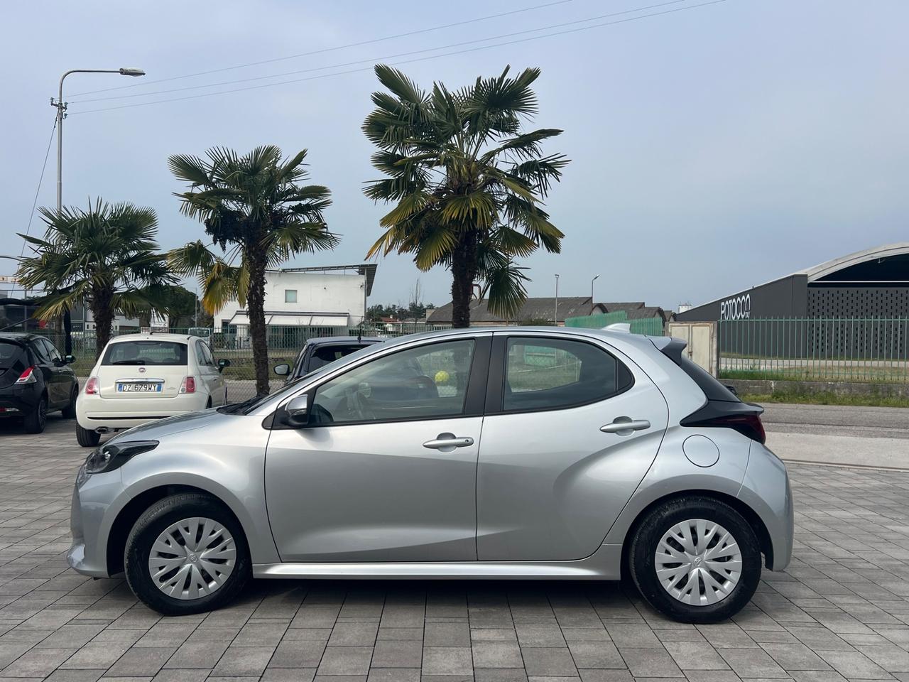 Toyota Yaris 1.5 Hybrid 5 porte Business FINANZIABILE