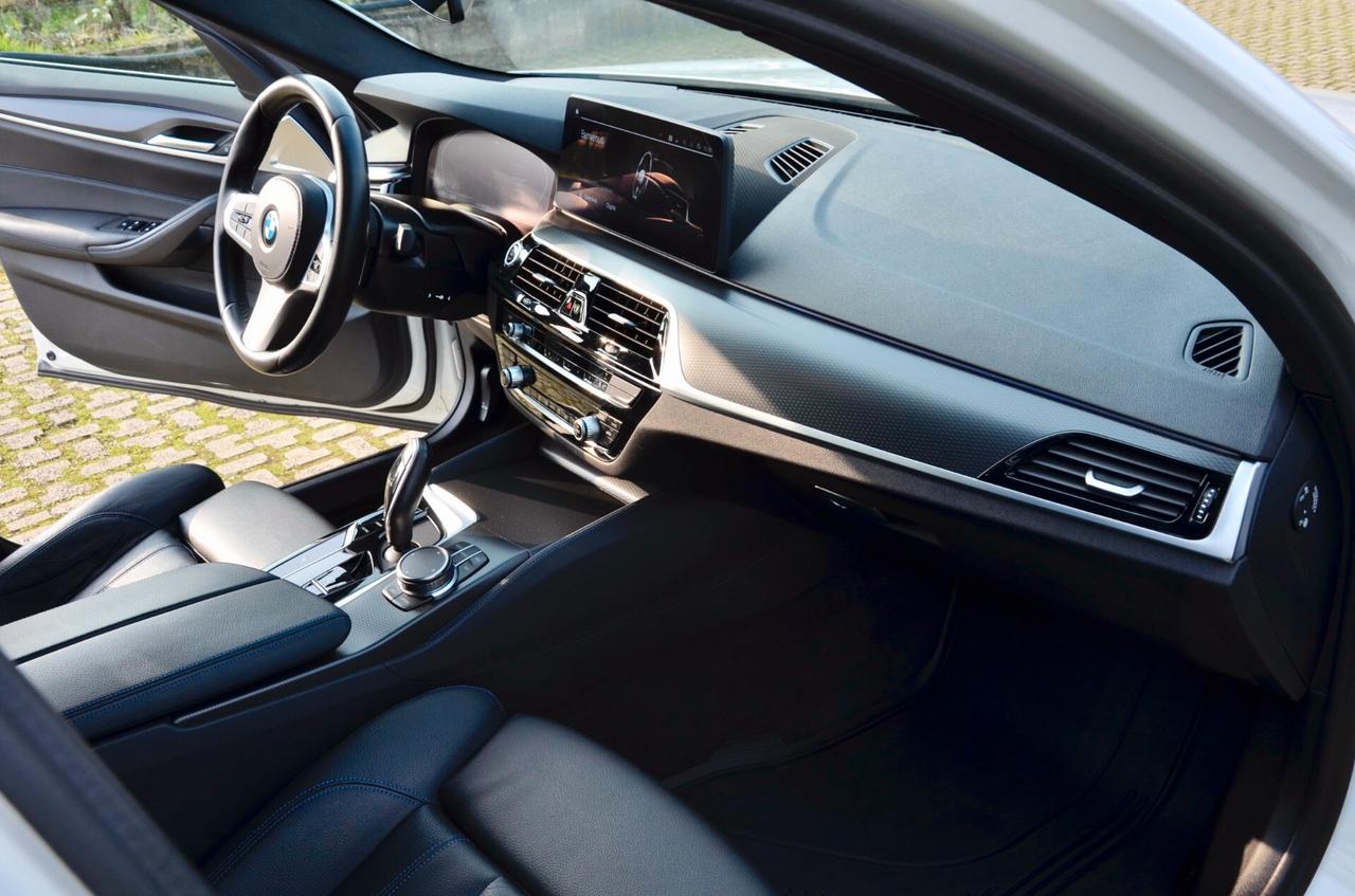 BMW 540d TOURING MHEV 48V XDRIVE MSPORT 340cv AUT, UNICOPROPRIETARIO, GARANZIA BMW, PACCHETTO MANUTENZIONE, UFF ITALIANA, FULL LED, RETROCAMERA, 20", PERMUTE