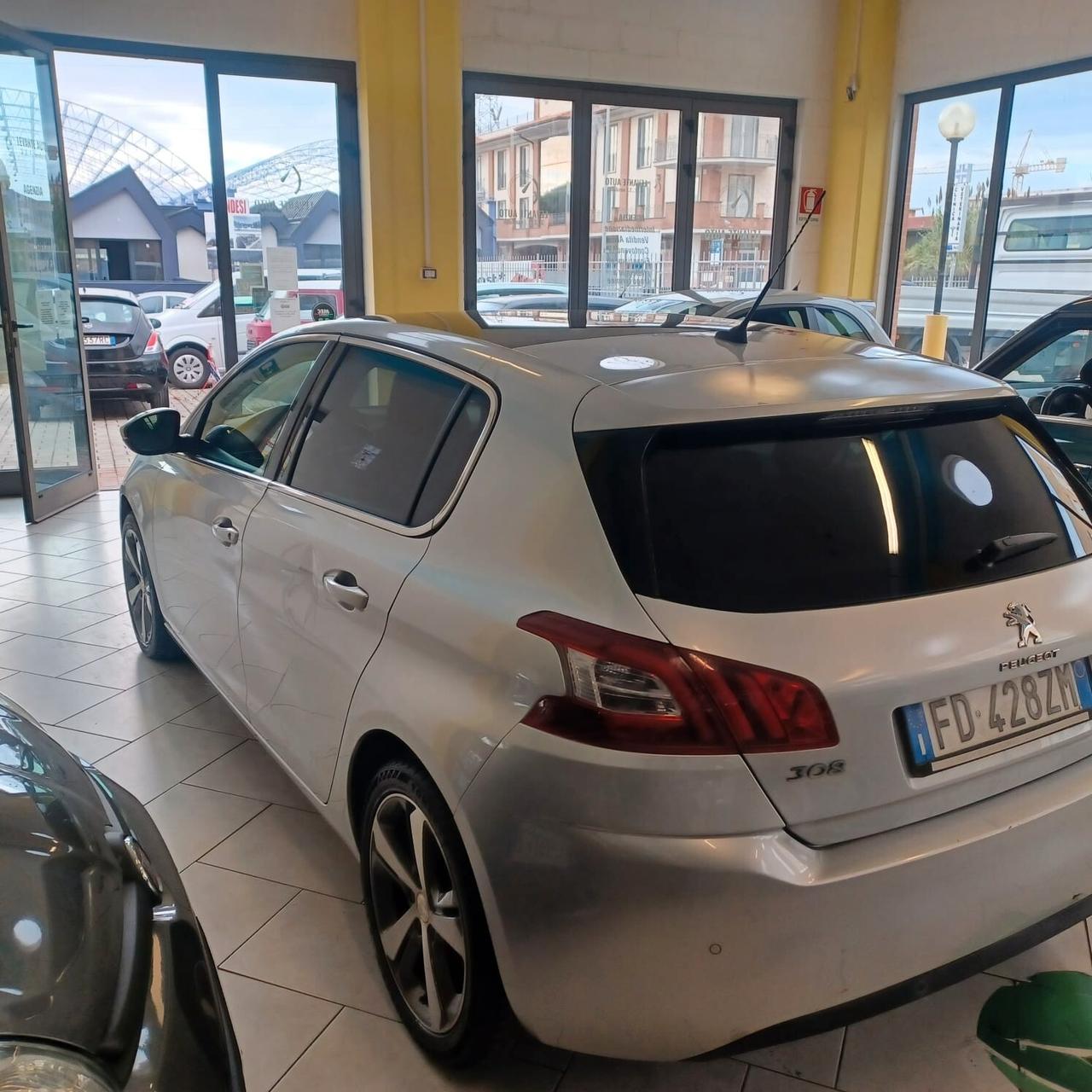 NEOPATENTATI PEUGEOT 308 1.6 TDI FULL OPTIONAL