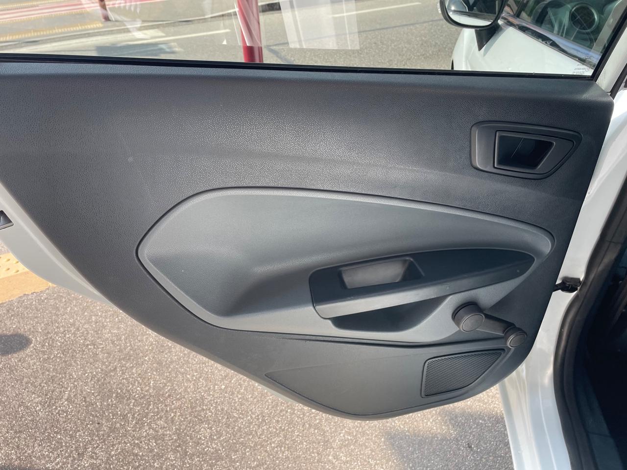 Ford Fiesta 1.4 TDCi 68CV 5 porte Titanium/GARANZIA