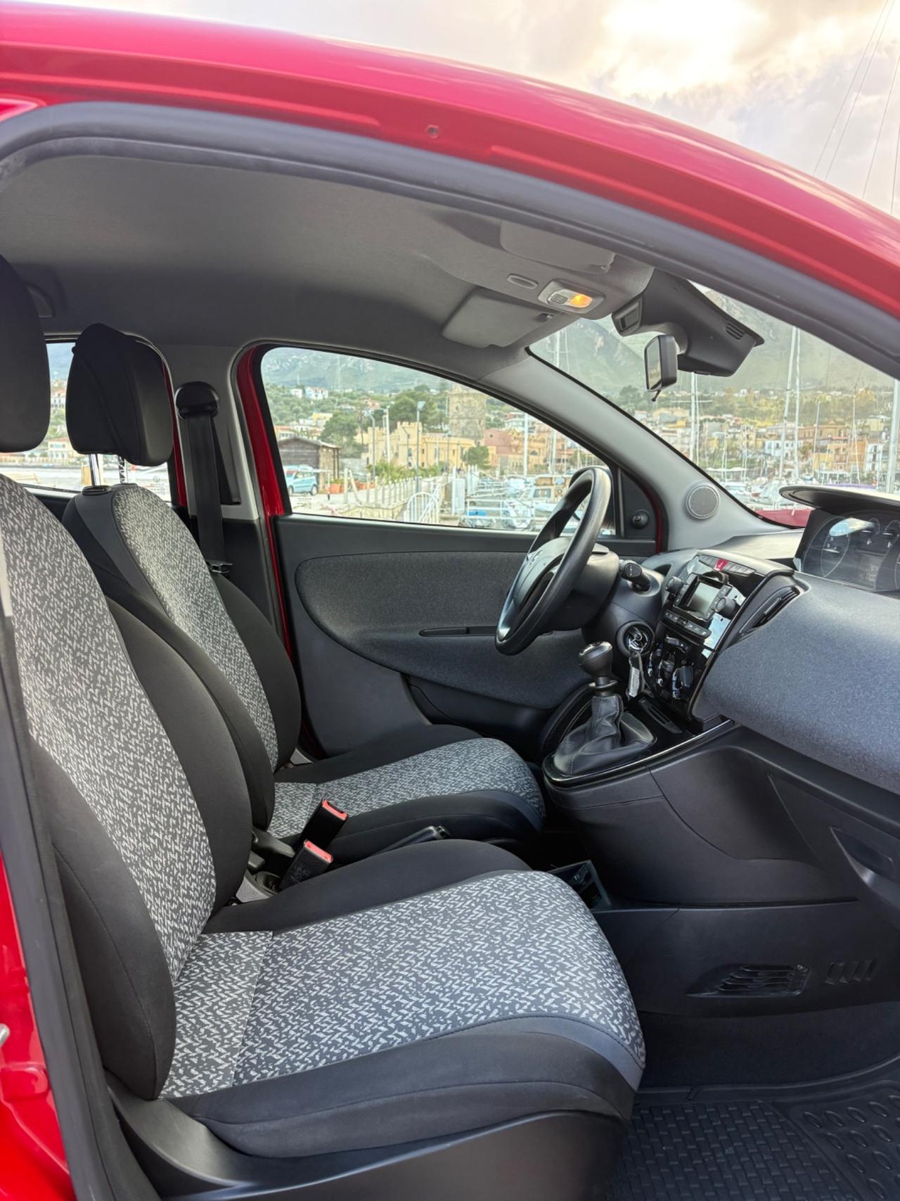 Lancia Ypsilon 1.0 FireFly 5 porte Hybrid